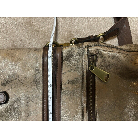 Fossil Explorer XL Metallic Leather Fold Over Crossbody Hobo Tote Shoulder Bag - Picture 11 of 11